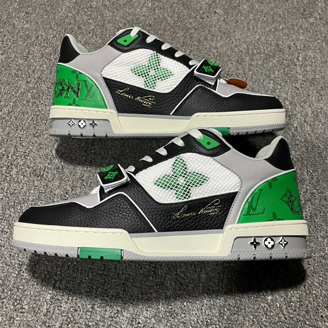 New color matching casual board shoes New color matching casual board shoes