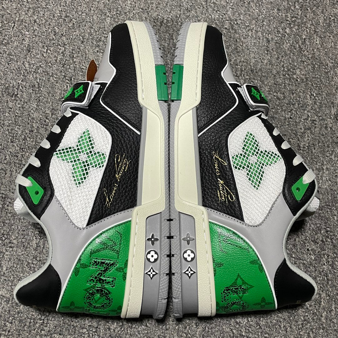 New color matching casual board shoes New color matching casual board shoes