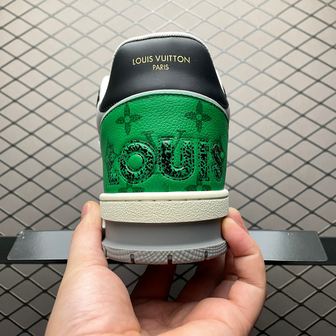New color matching casual board shoes New color matching casual board shoes