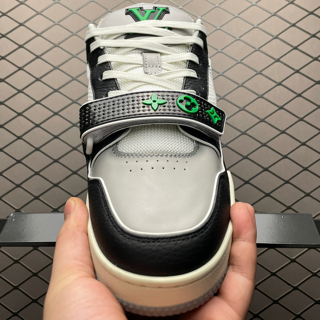 New color matching casual board shoes New color matching casual board shoes