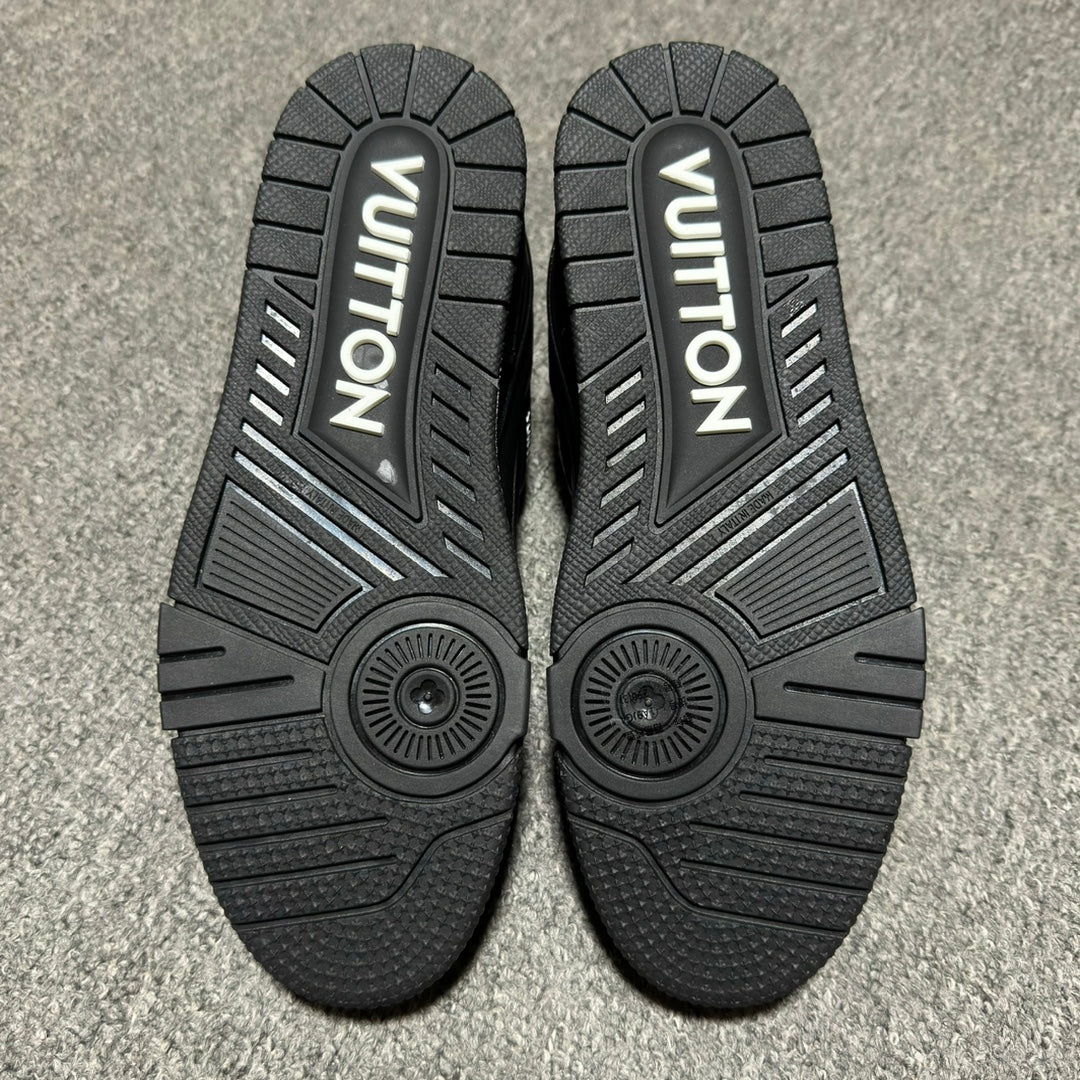 New color matching casual board shoes New color matching casual board shoes