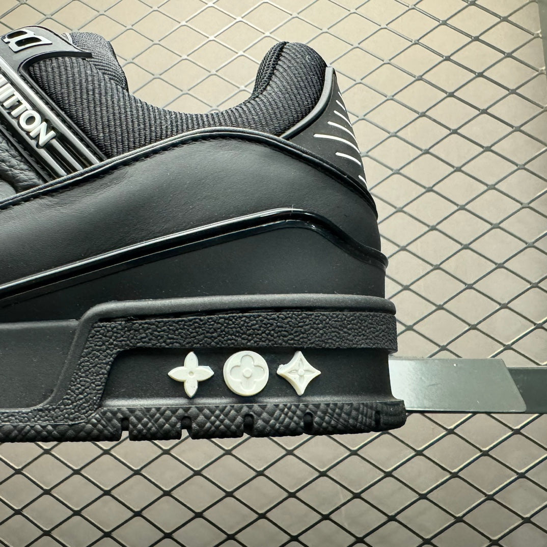 New color matching casual board shoes New color matching casual board shoes