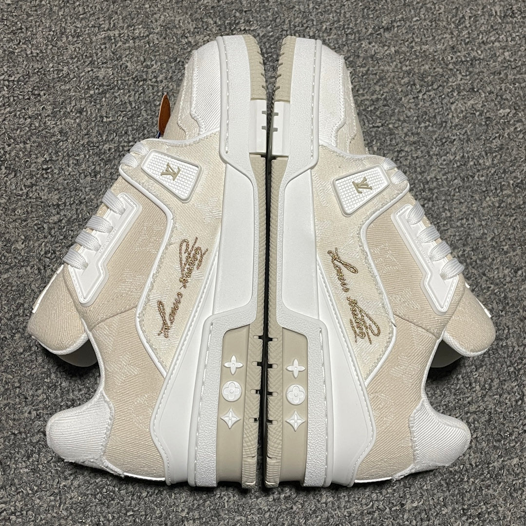 New color matching casual board shoes New color matching casual board shoes