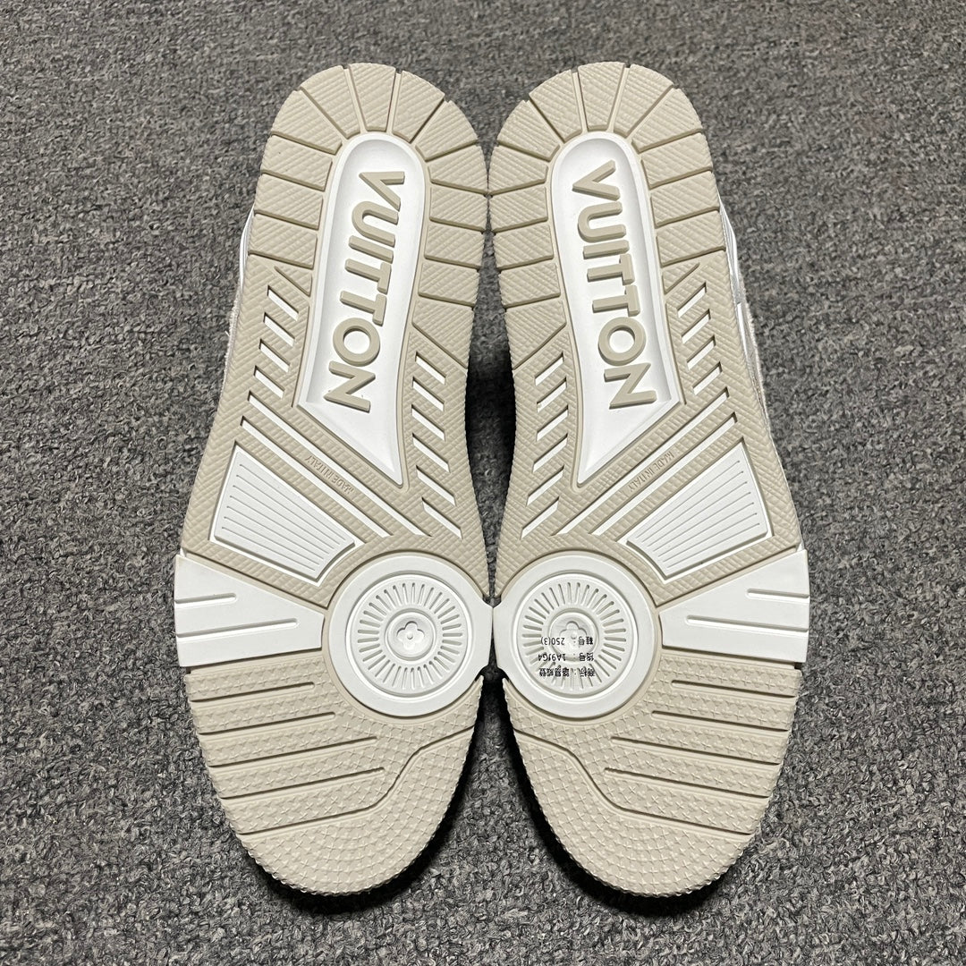 New color matching casual board shoes New color matching casual board shoes
