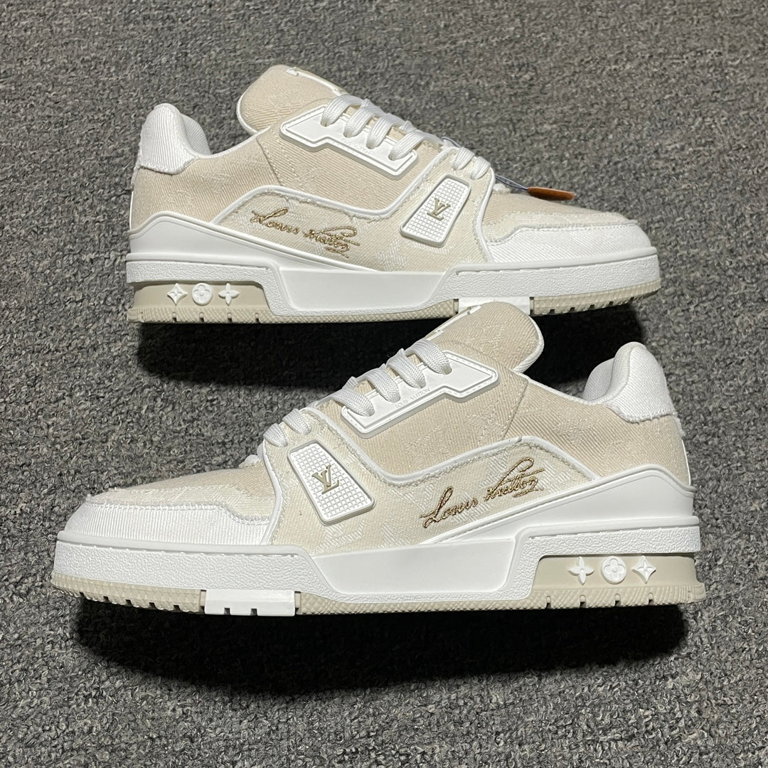 New color matching casual board shoes New color matching casual board shoes
