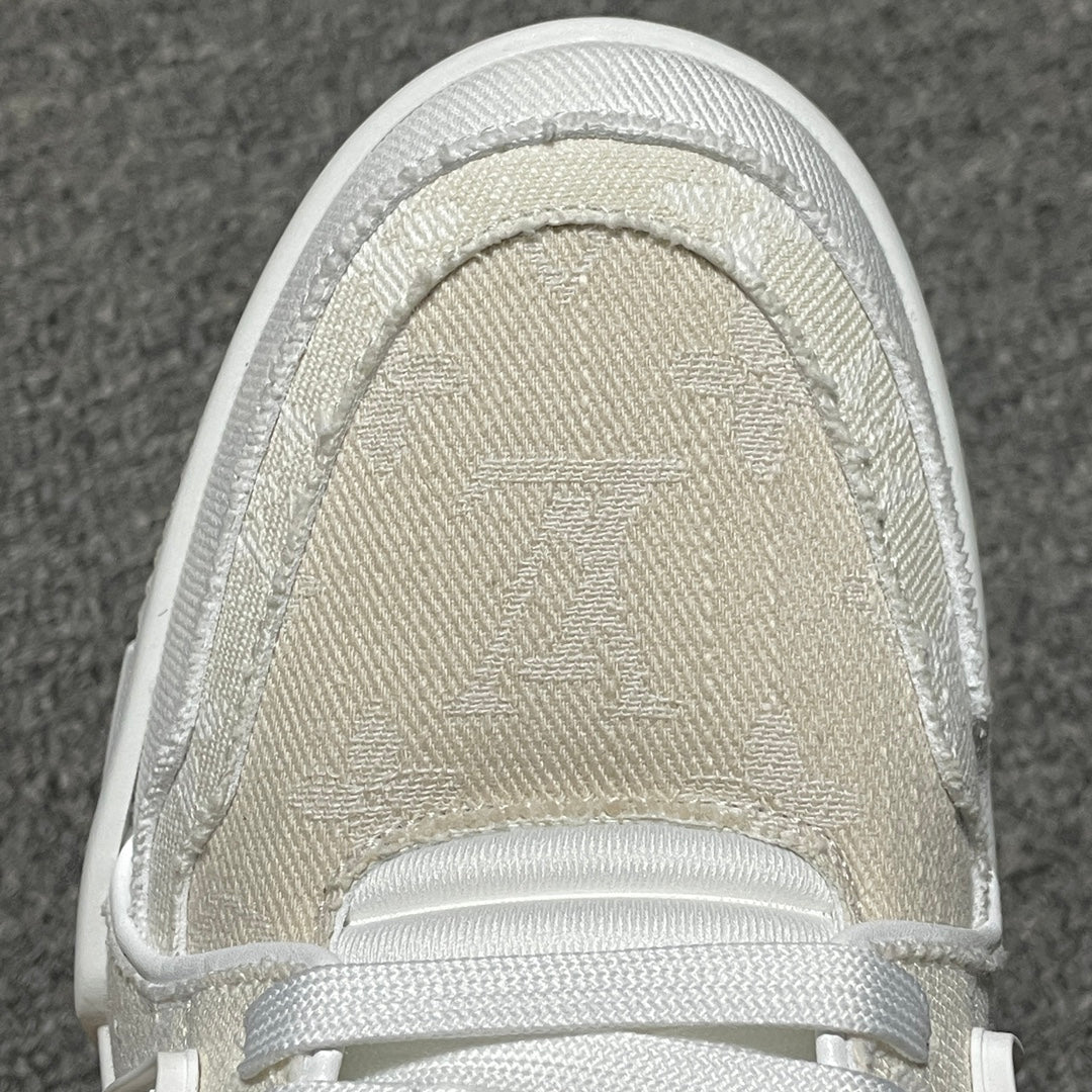 New color matching casual board shoes New color matching casual board shoes