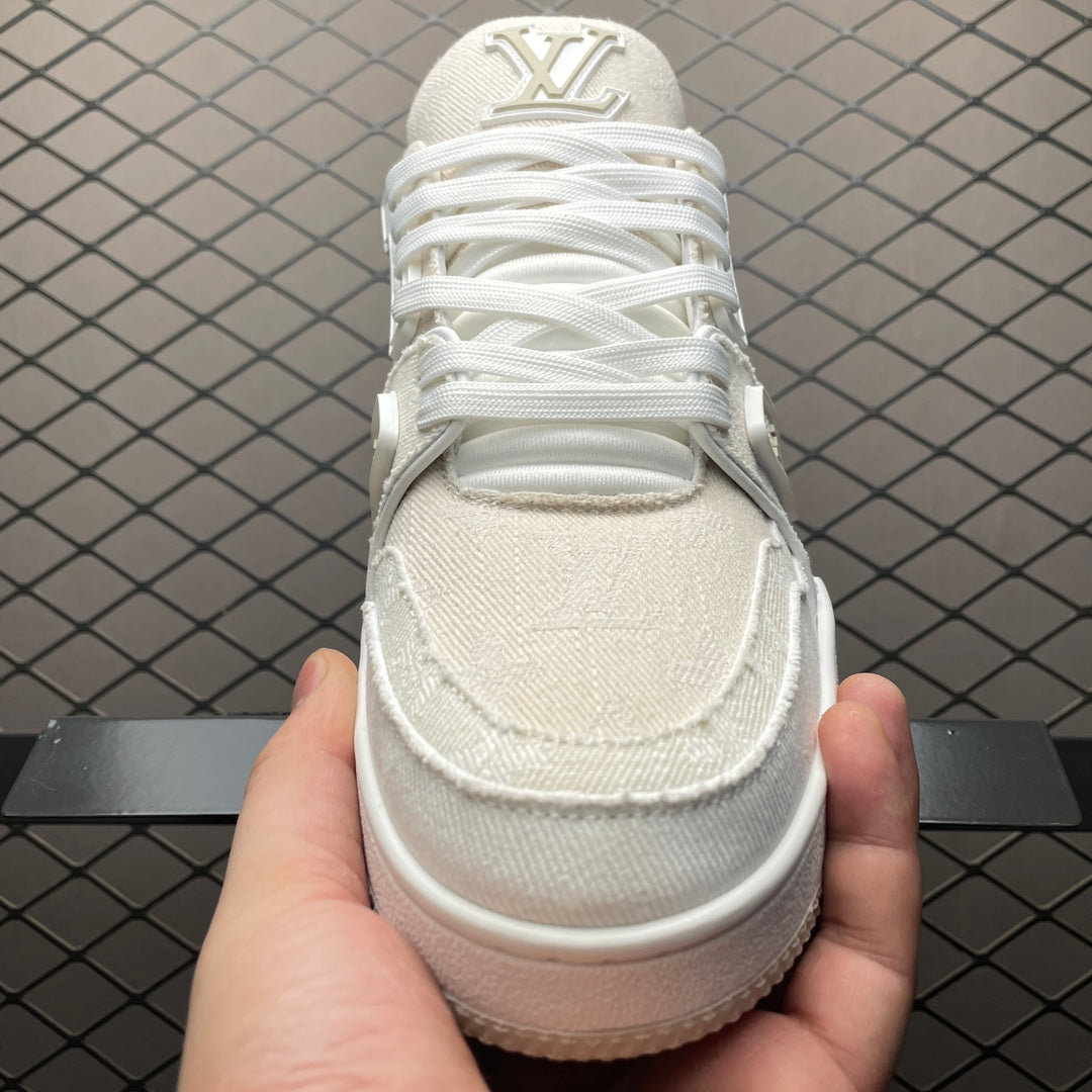 New color matching casual board shoes New color matching casual board shoes