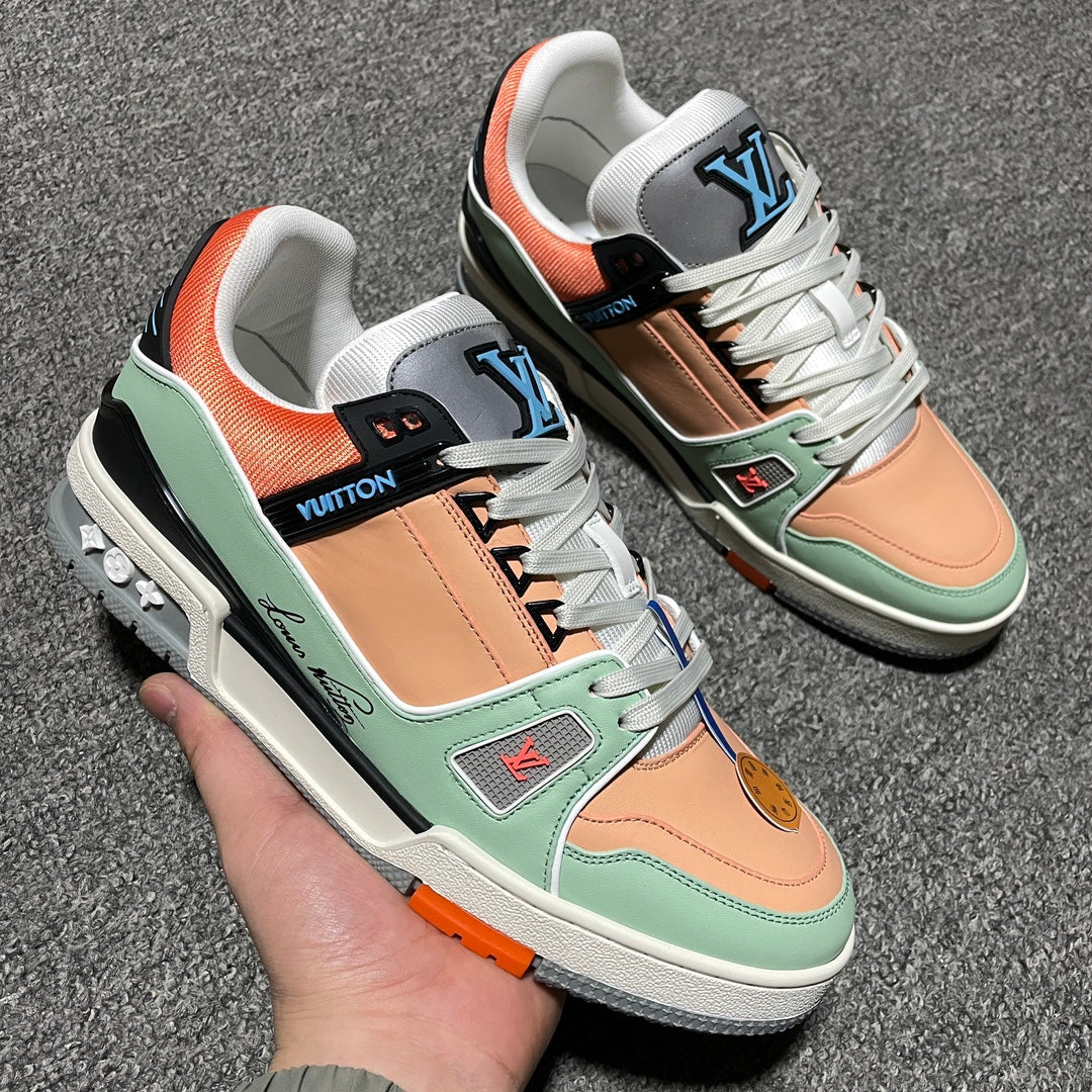 New color matching casual board shoes New color matching casual board shoes