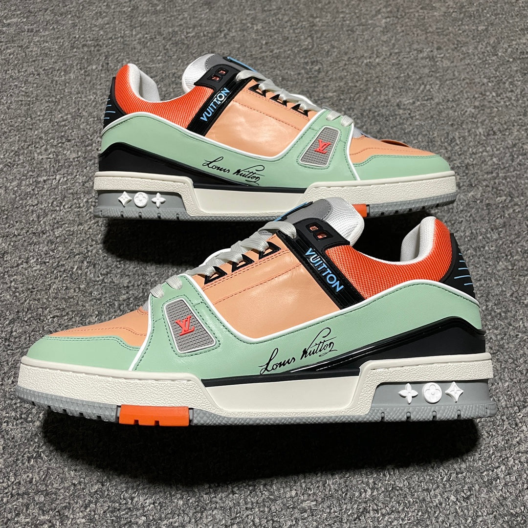 New color matching casual board shoes New color matching casual board shoes