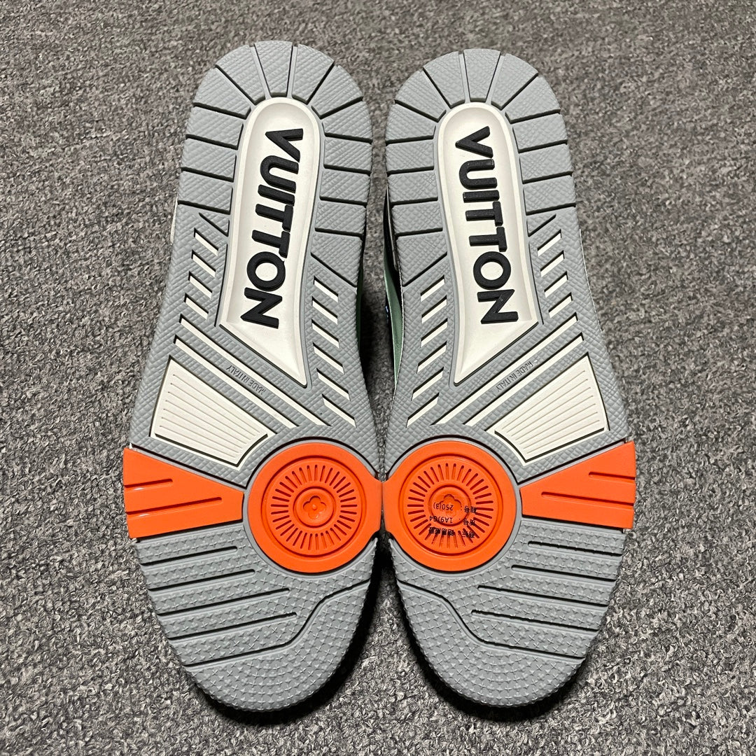 New color matching casual board shoes New color matching casual board shoes