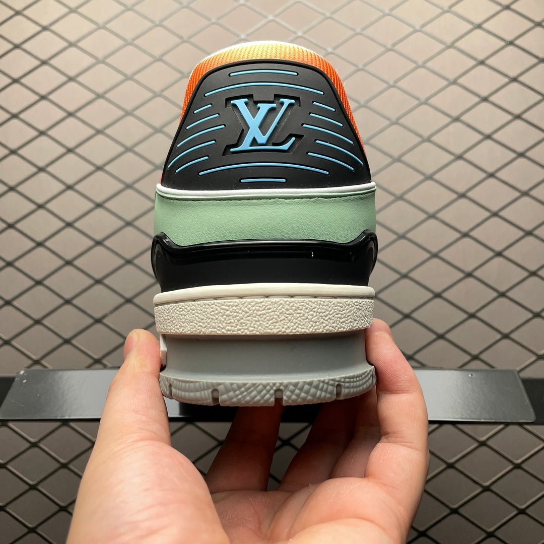 New color matching casual board shoes New color matching casual board shoes