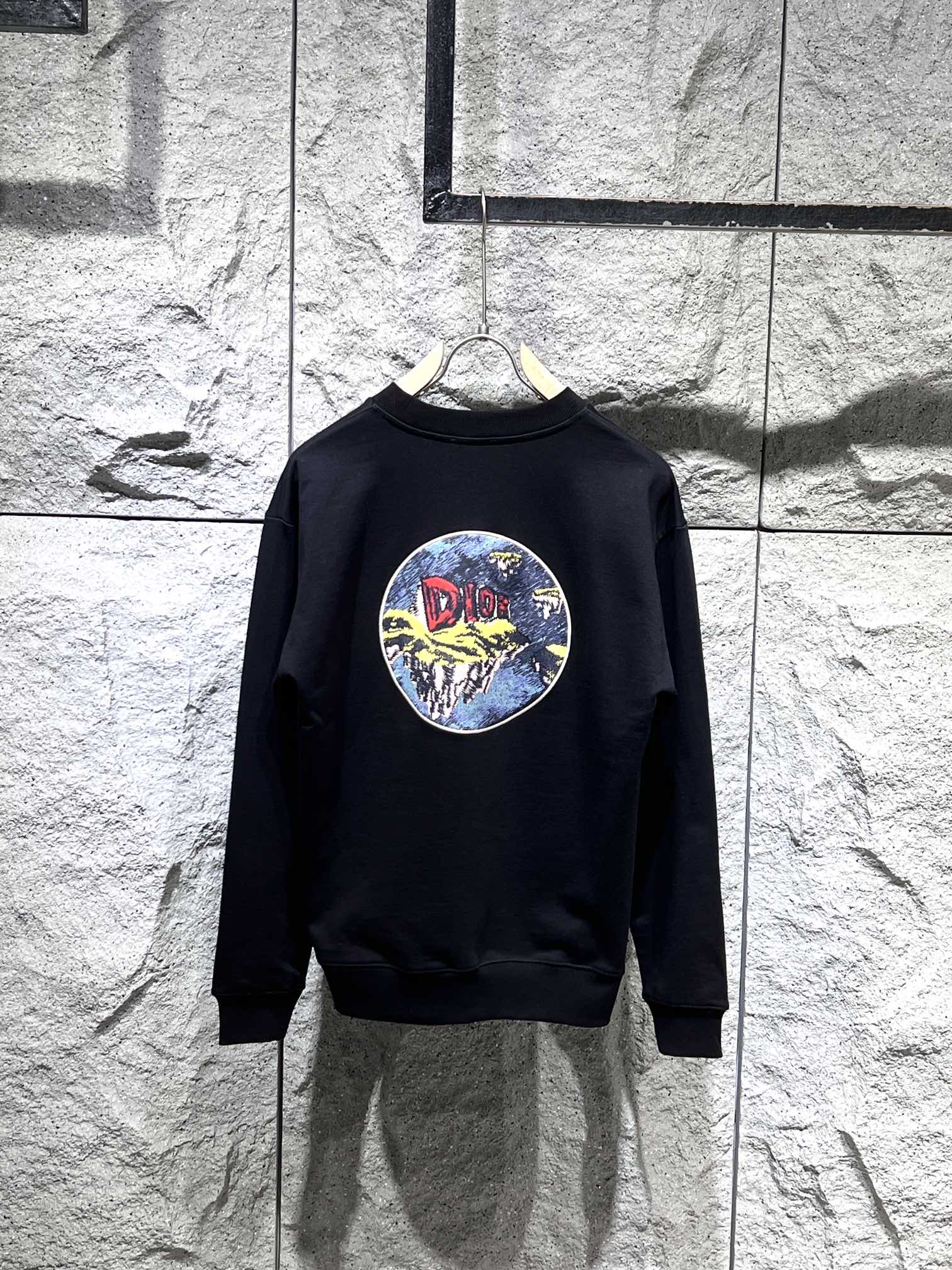 Triangle Embroidered Sweatshirt Triangle Embroidered Sweatshirt