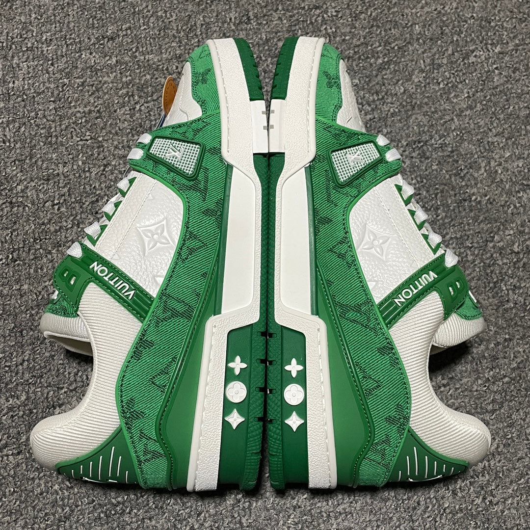 New color matching casual board shoes New color matching casual board shoes