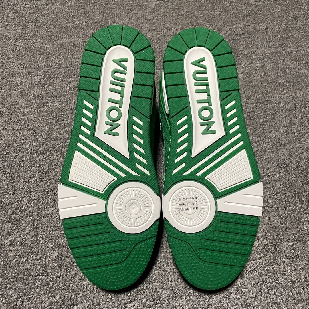 New color matching casual board shoes New color matching casual board shoes