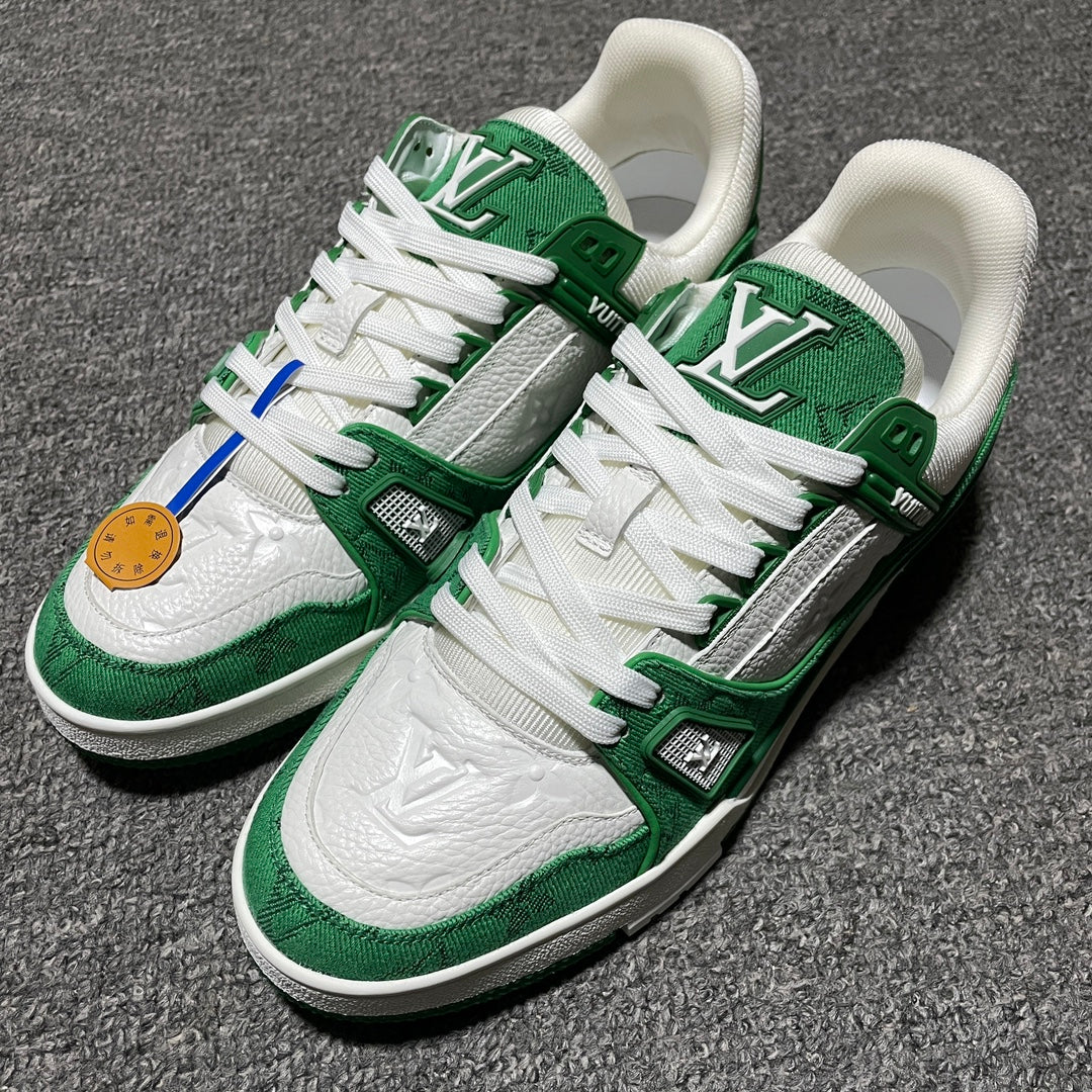 New color matching casual board shoes New color matching casual board shoes