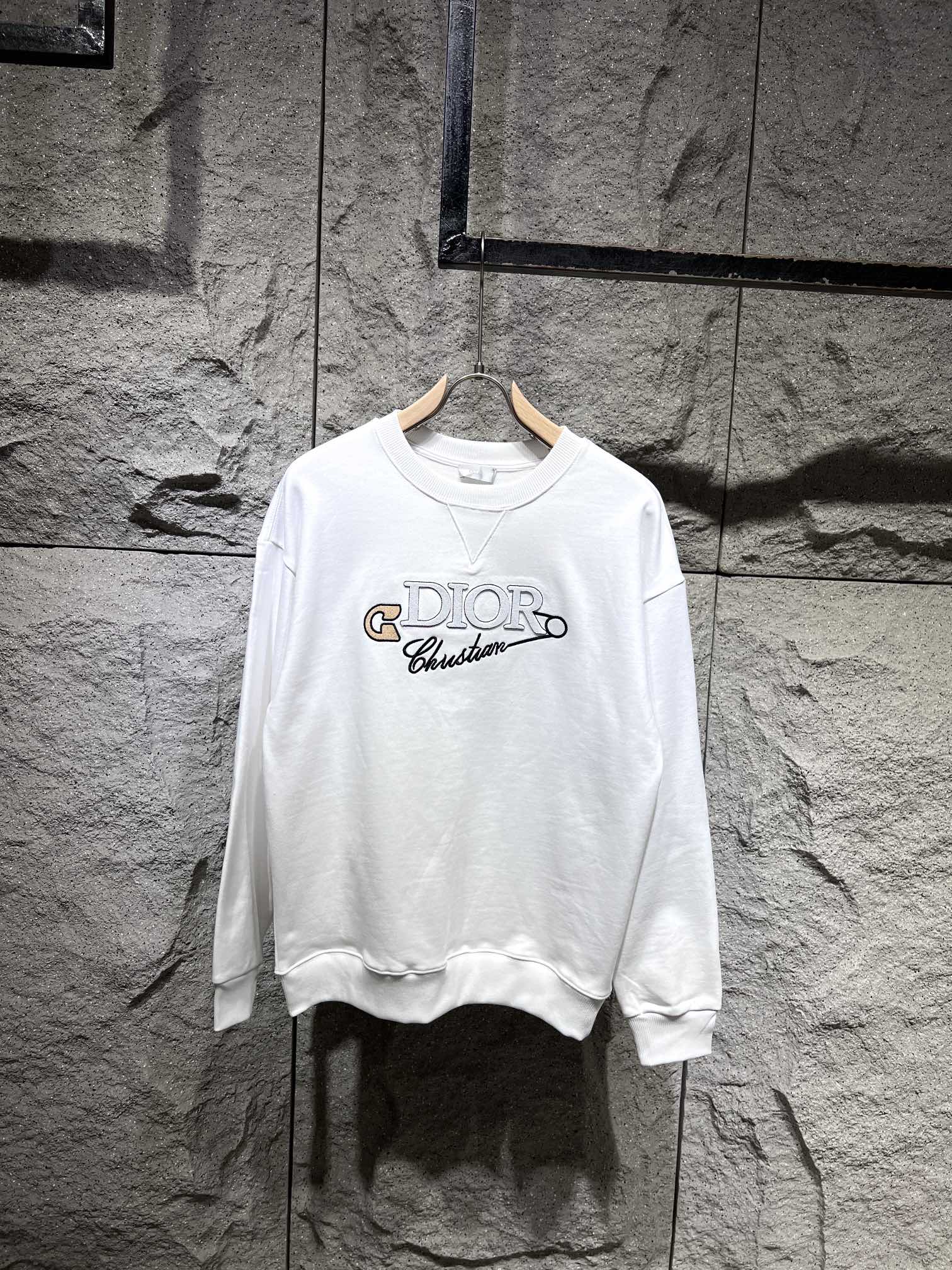 Simple Print Sweatshirt Simple Print Sweatshirt