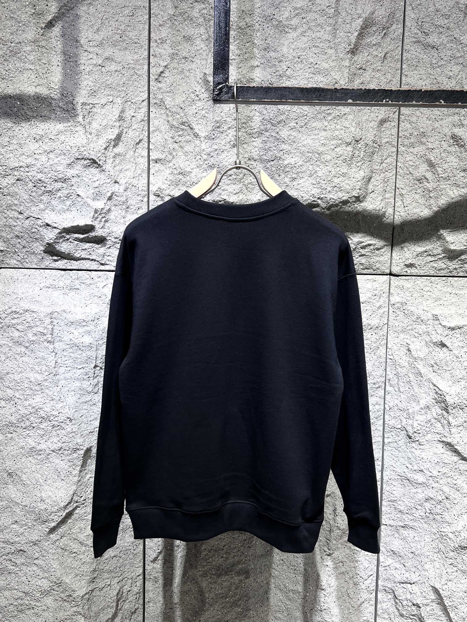Simple Print Sweatshirt Simple Print Sweatshirt