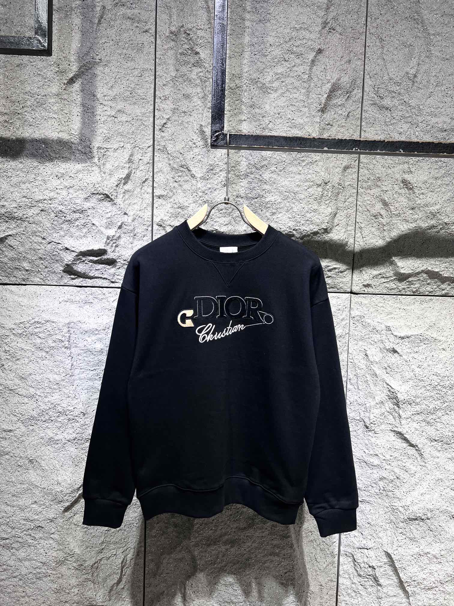 Simple Print Sweatshirt Simple Print Sweatshirt