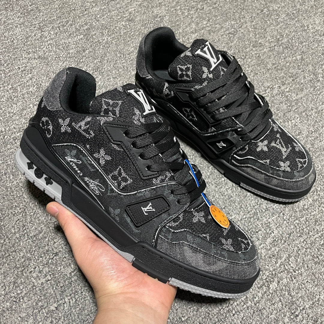 New color matching casual board shoes New color matching casual board shoes