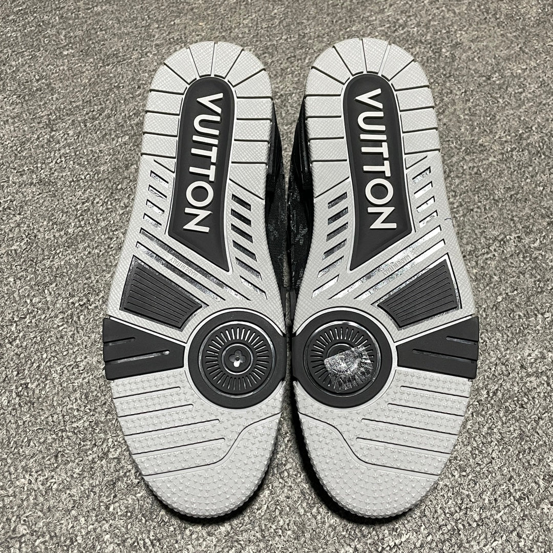 New color matching casual board shoes New color matching casual board shoes