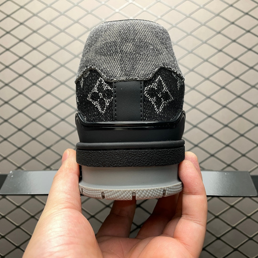 New color matching casual board shoes New color matching casual board shoes