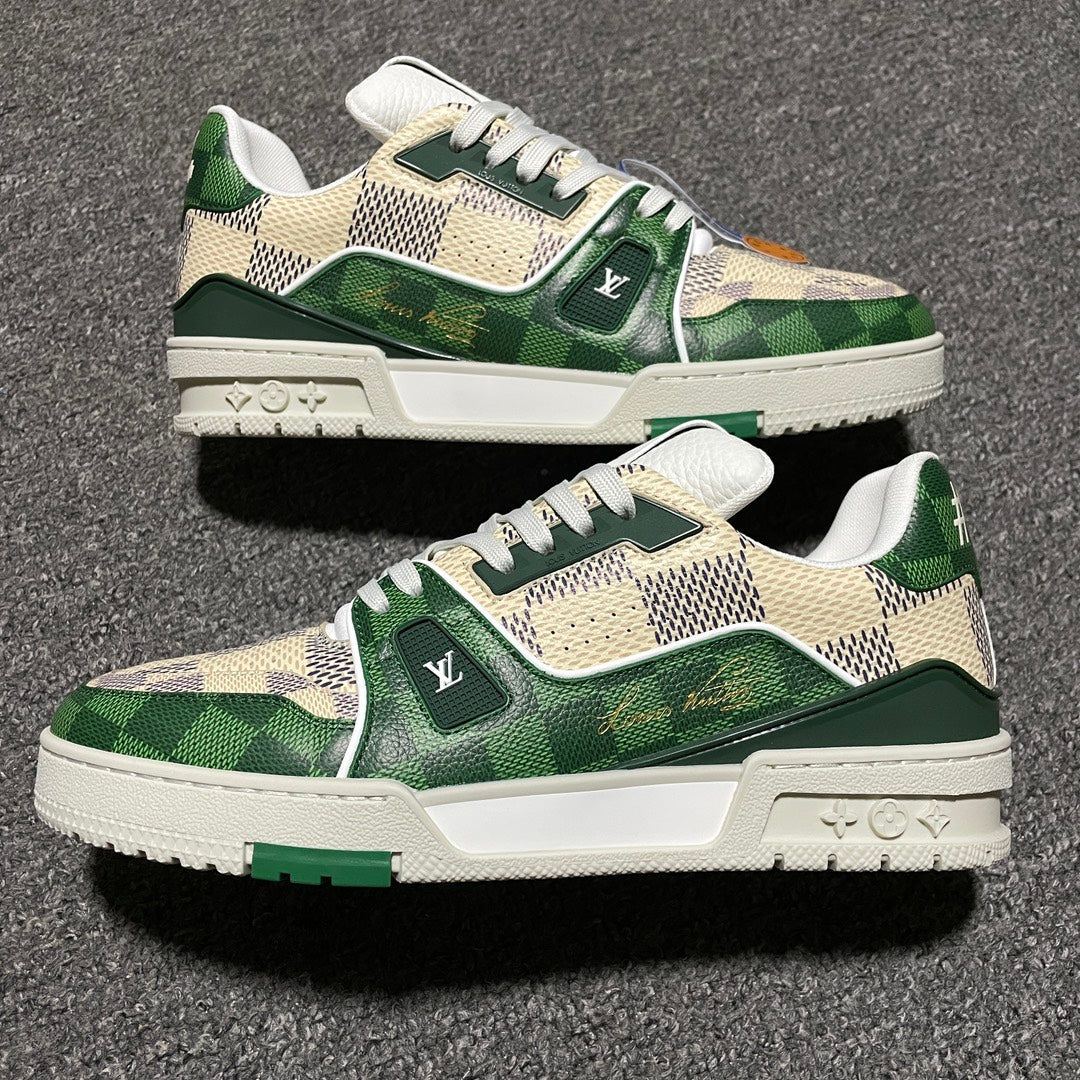New color matching casual board shoes New color matching casual board shoes