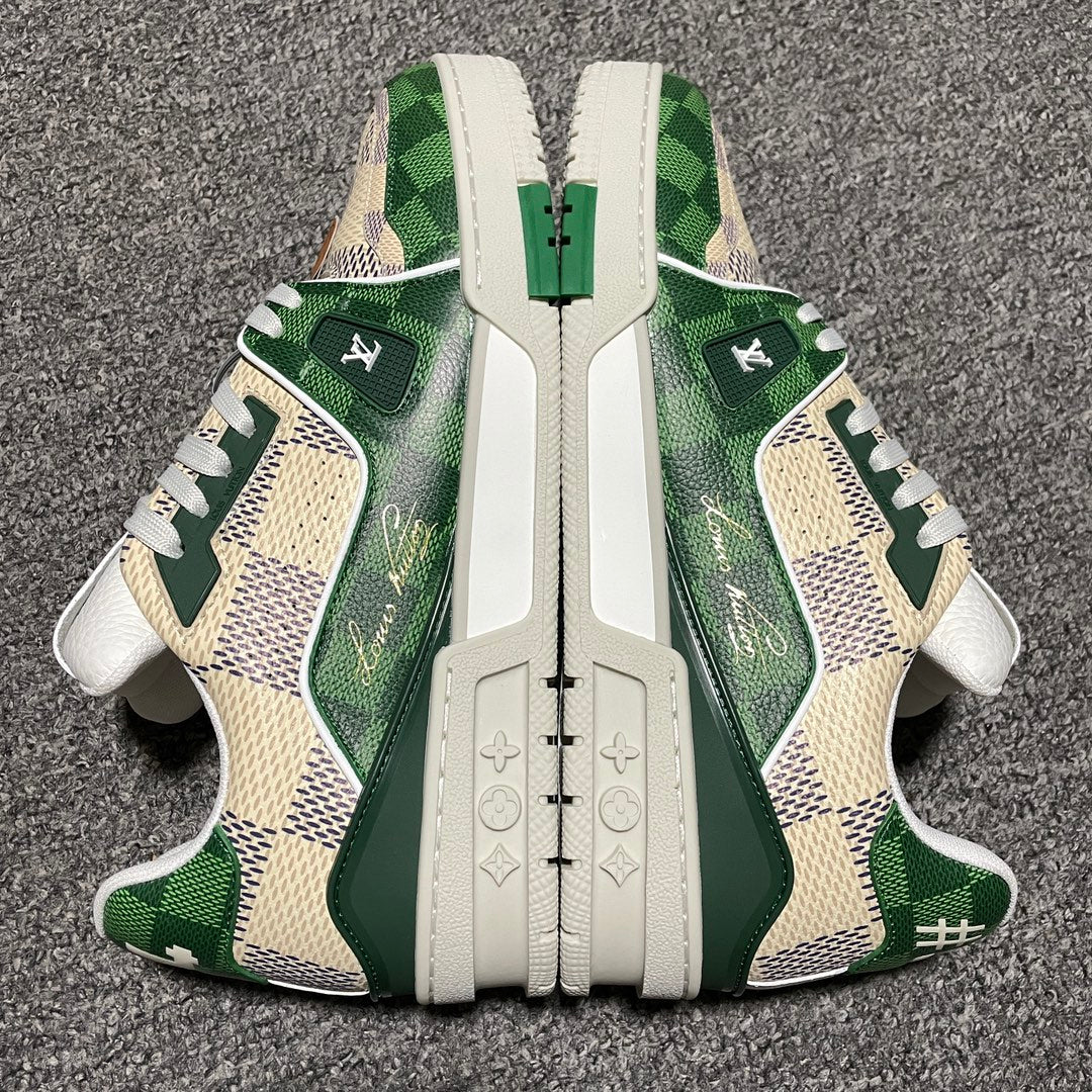 New color matching casual board shoes New color matching casual board shoes