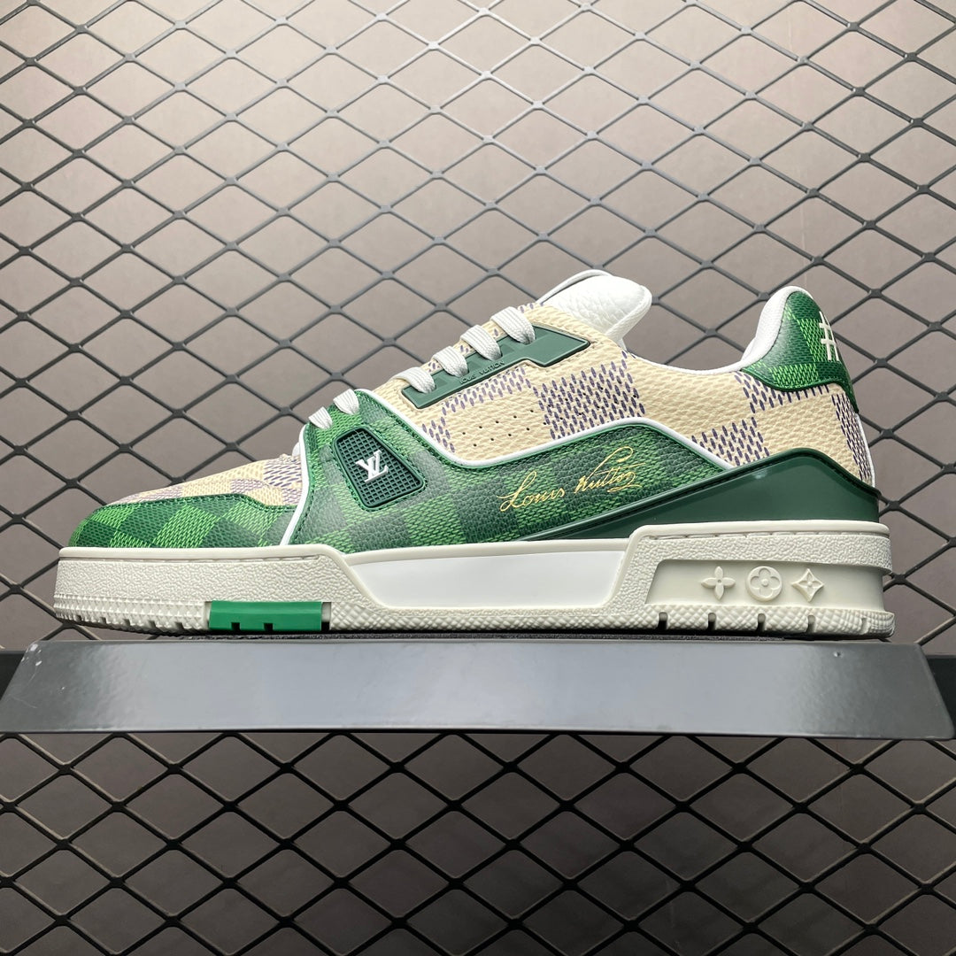 New color matching casual board shoes New color matching casual board shoes
