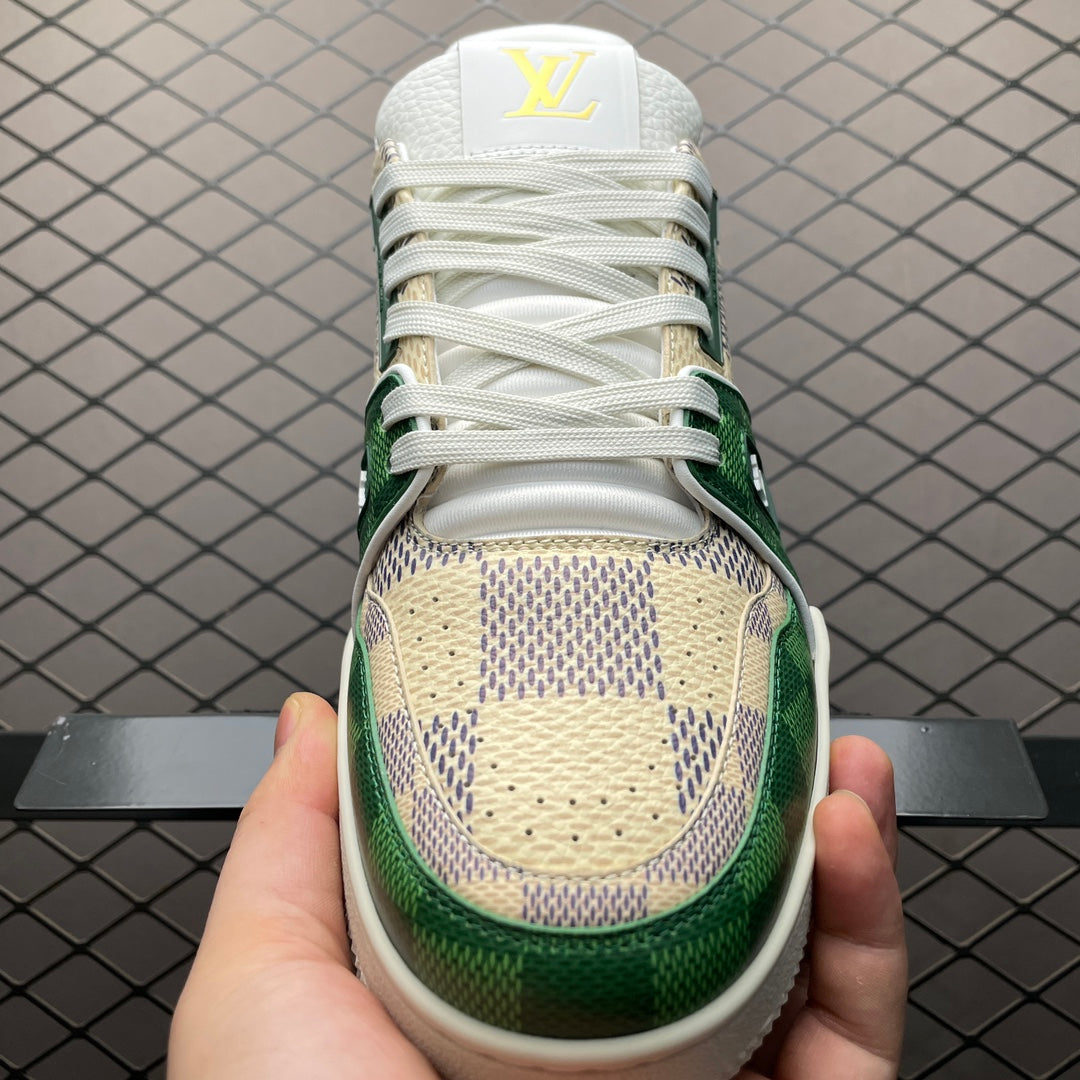 New color matching casual board shoes New color matching casual board shoes
