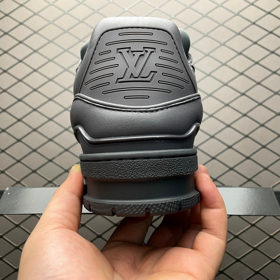 New color matching casual board shoes New color matching casual board shoes