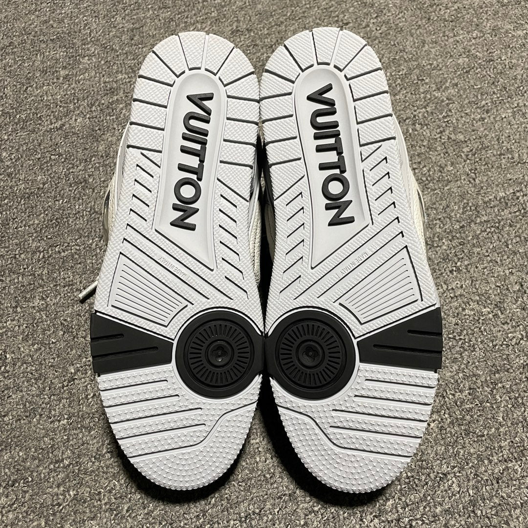 New color matching casual board shoes New color matching casual board shoes