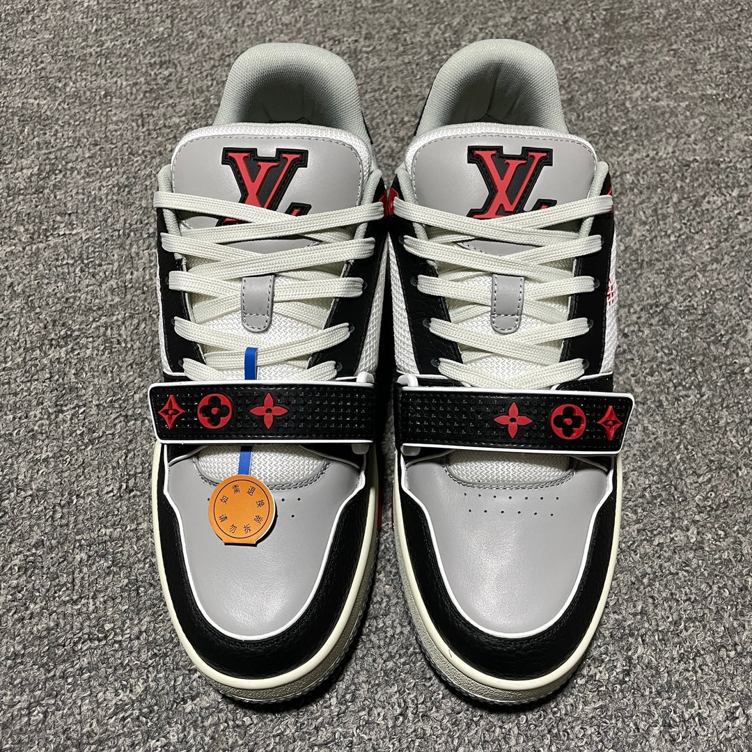 New color matching casual board shoes New color matching casual board shoes