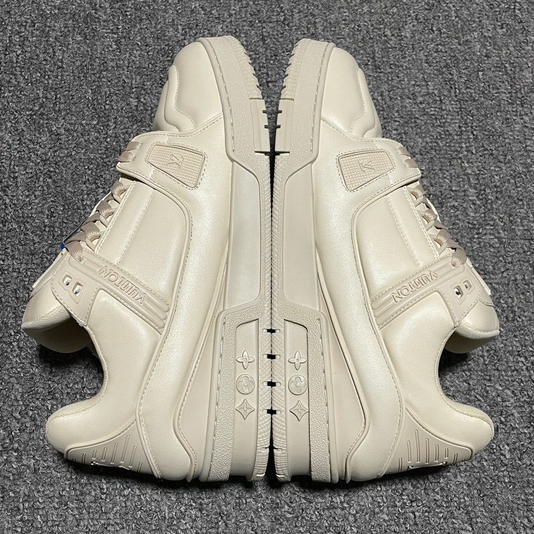 New color matching casual board shoes New color matching casual board shoes