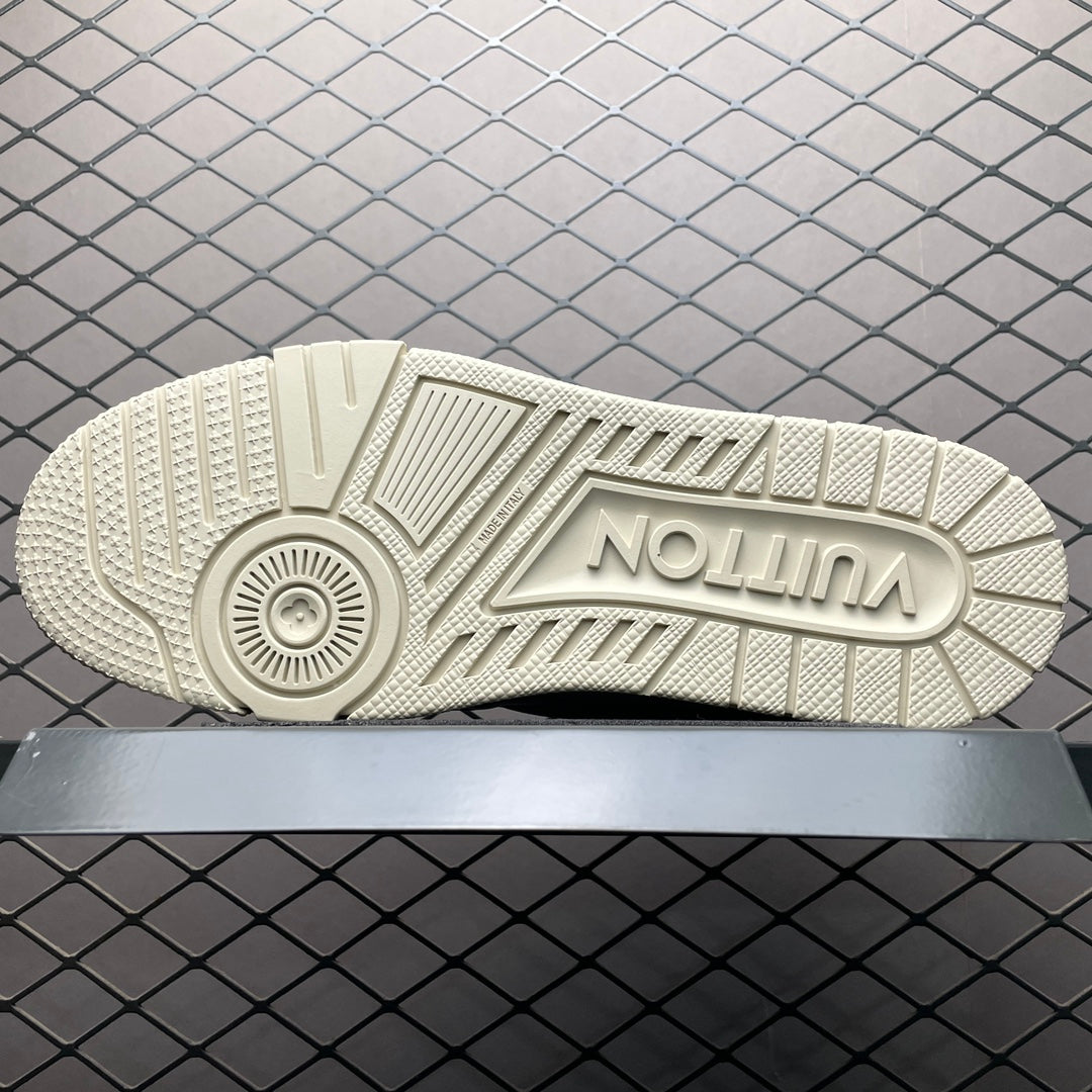New color matching casual board shoes New color matching casual board shoes
