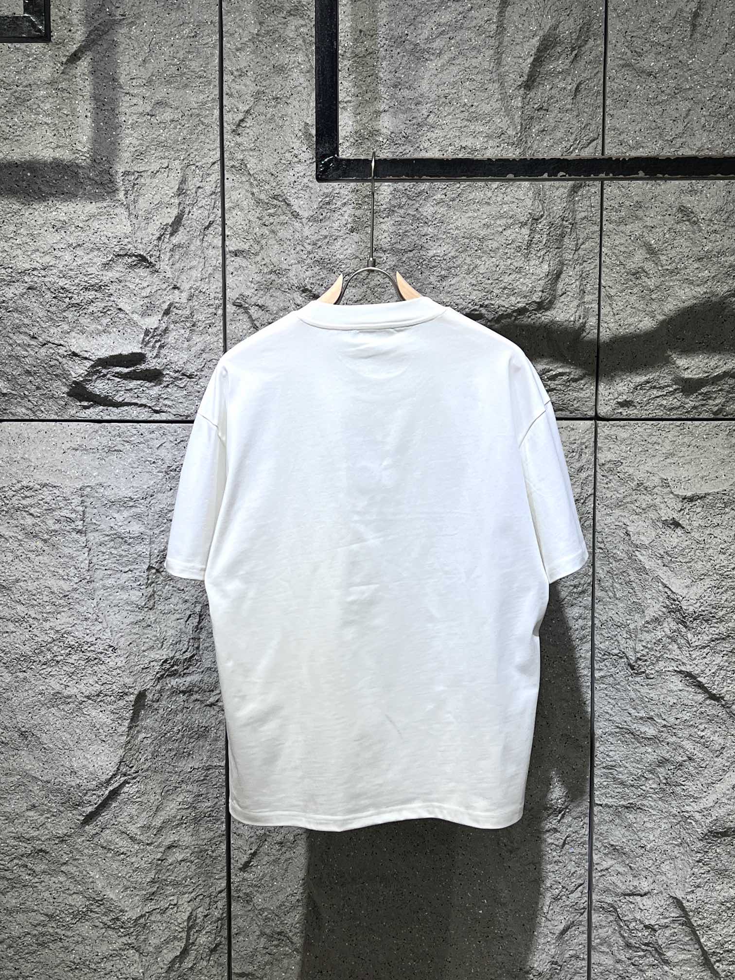 Simple Print T-shirt Simple Print T-shirt
