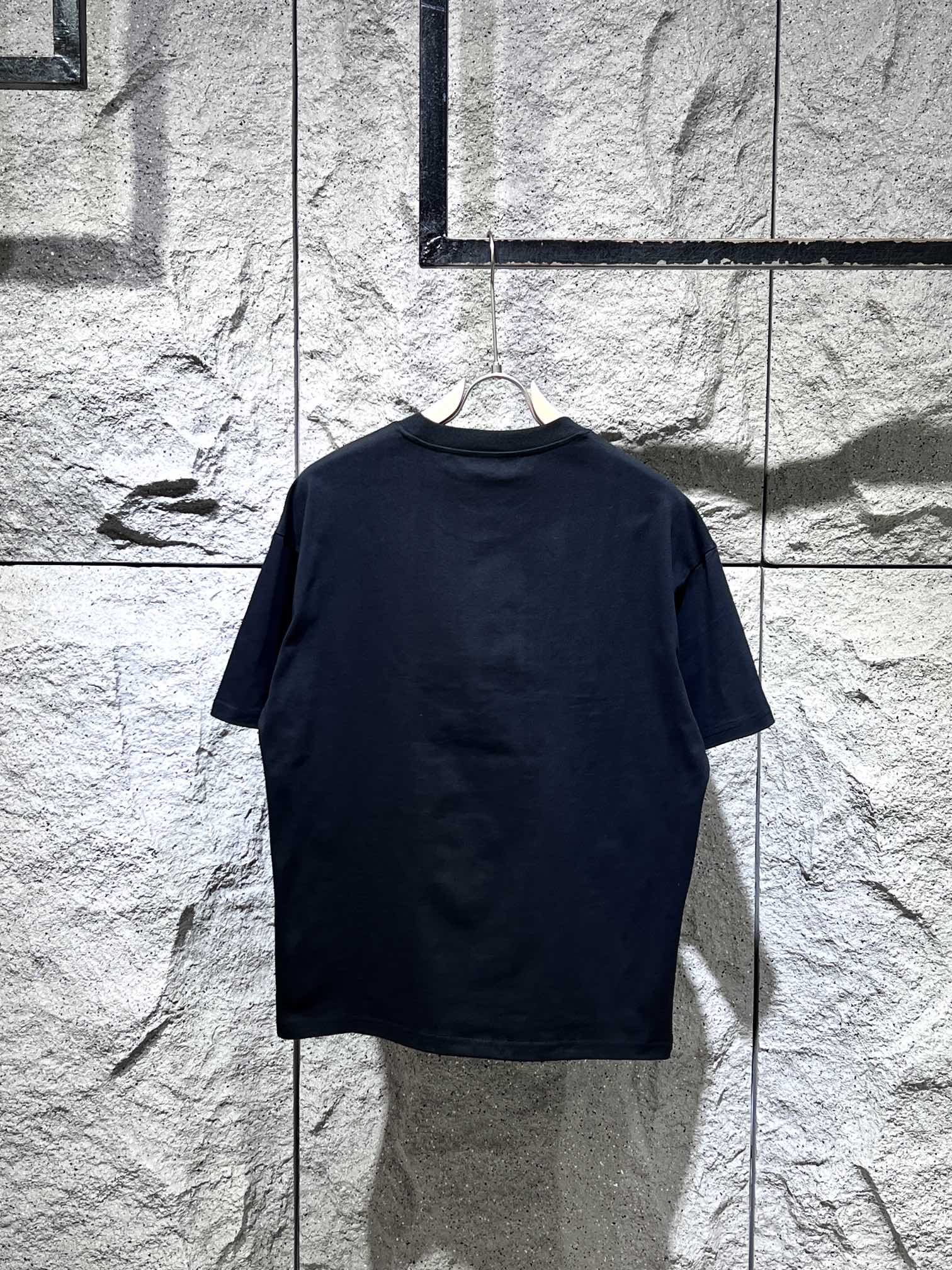 Simple Print T-shirt Simple Print T-shirt