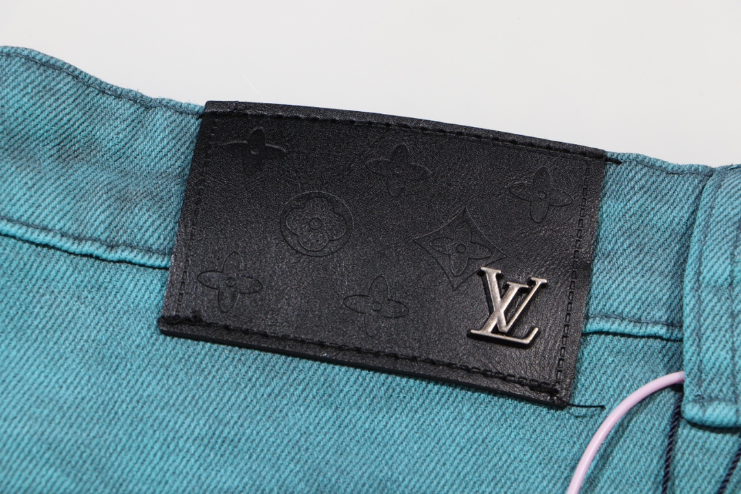 Fade color embroidered jeans Fade color embroidered jeans