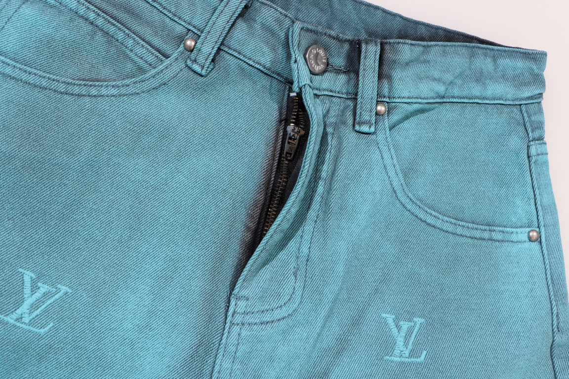 Fade color embroidered jeans Fade color embroidered jeans