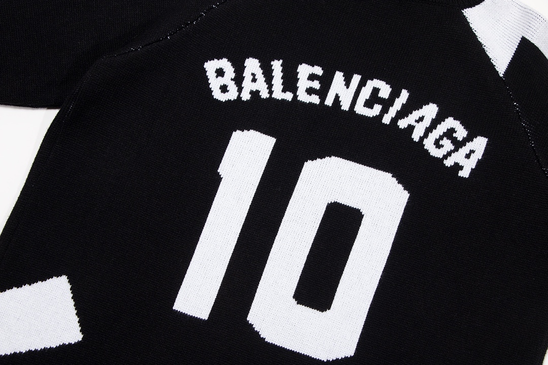 New classic logo knit sweater New classic logo knit sweater