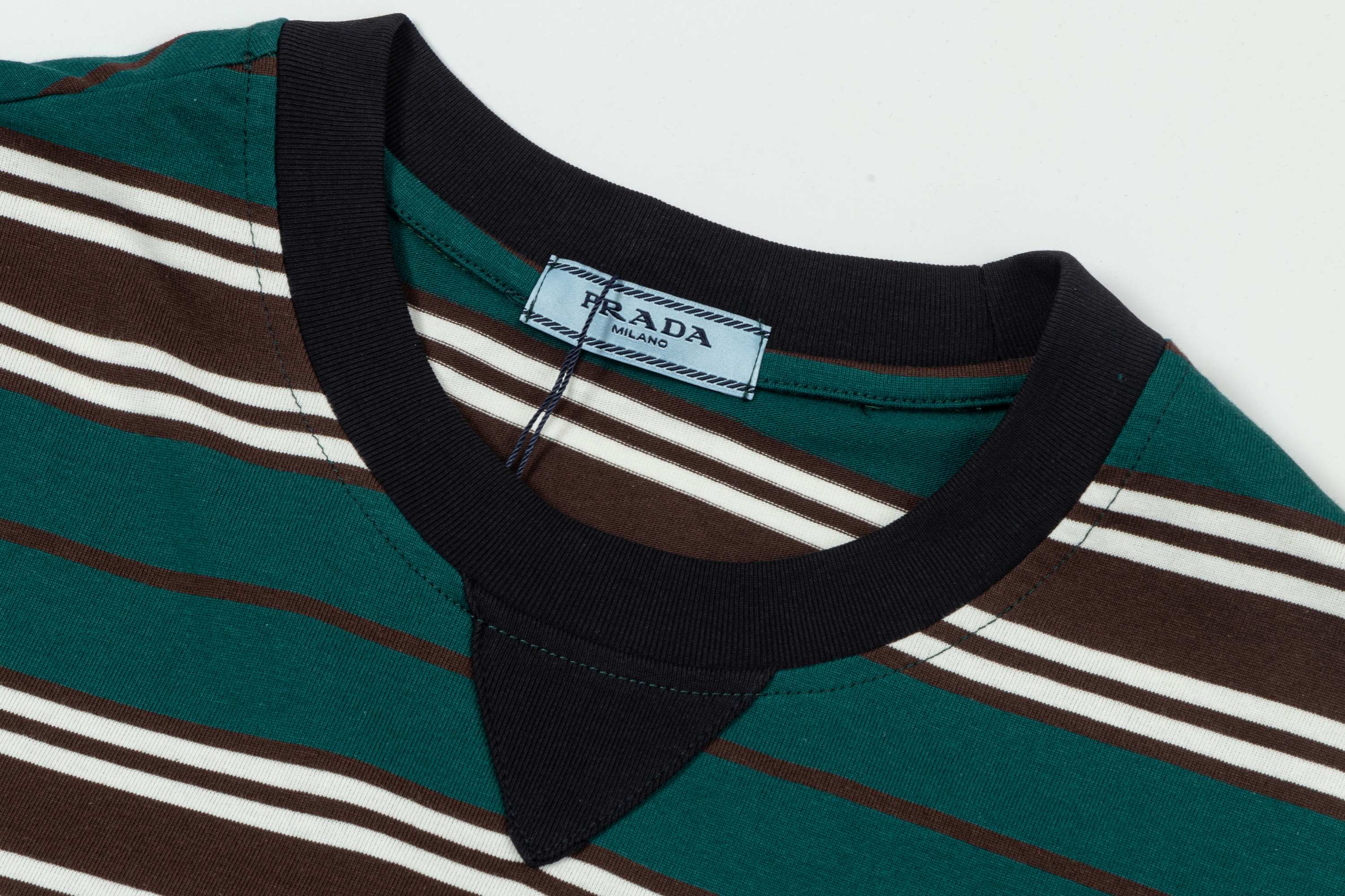 New contrasting striped embroidered T-shirt New contrasting striped embroidered T-shirt
