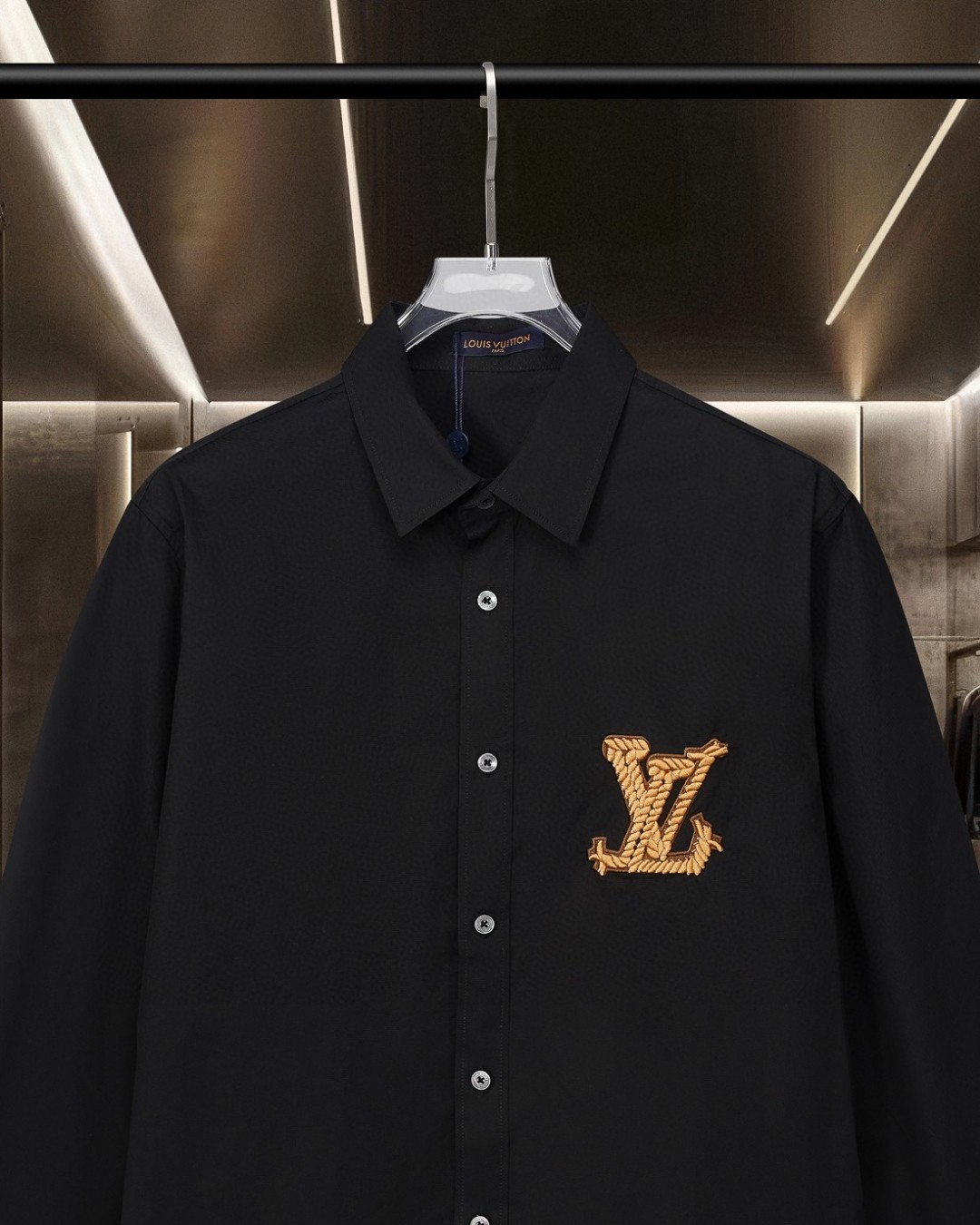 High quality embroidered long-sleeved shirt High quality embroidered long-sleeved shirt