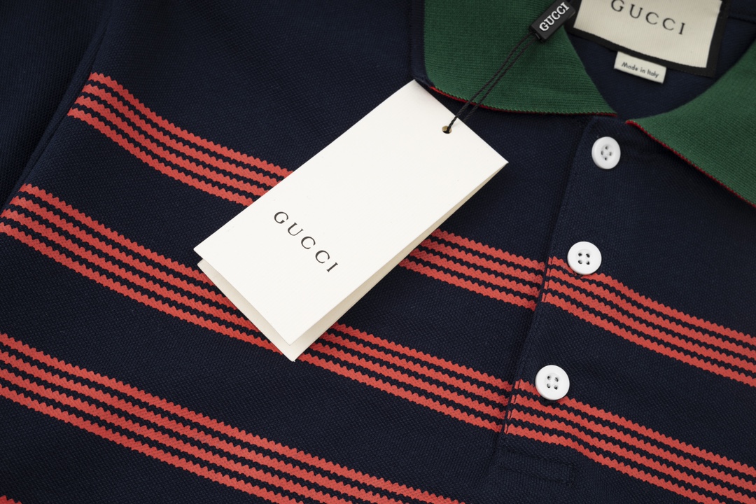 Contrasting embroidered polo shirt Contrasting embroidered polo shirt