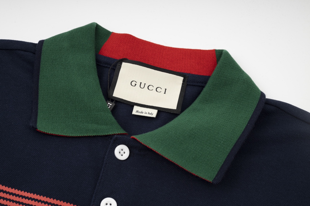 Contrasting embroidered polo shirt Contrasting embroidered polo shirt
