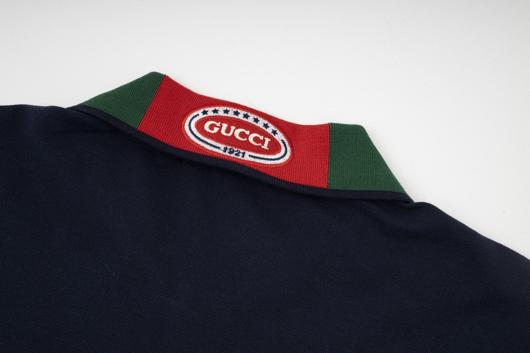 Contrasting embroidered polo shirt Contrasting embroidered polo shirt