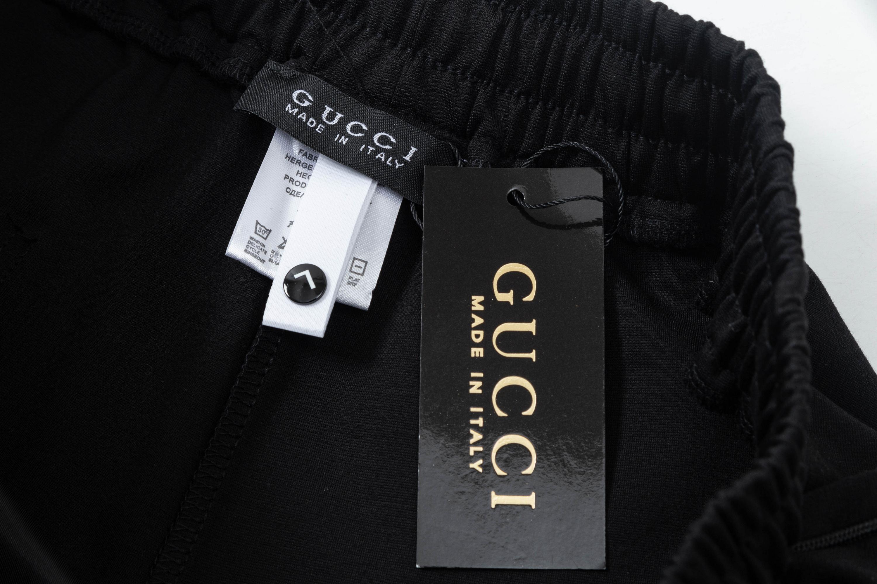 Embroidered logo knit shorts Embroidered logo knit shorts