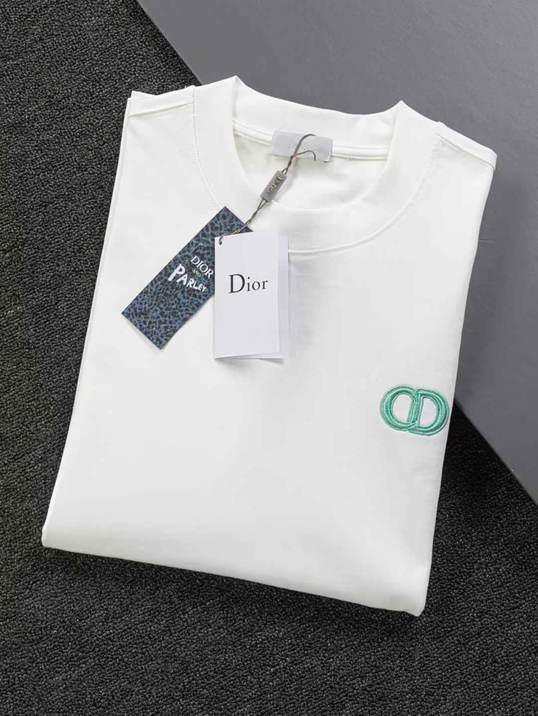 Embroidery stitching t-shirt Embroidery stitching t-shirt
