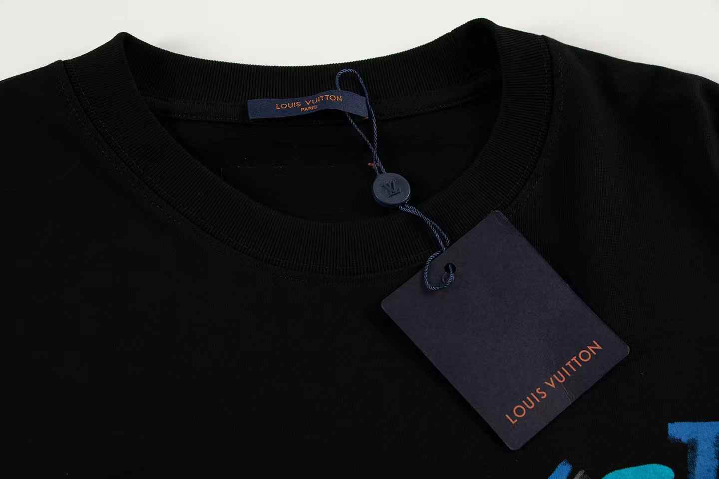 Artistic print t-shirt Artistic print t-shirt