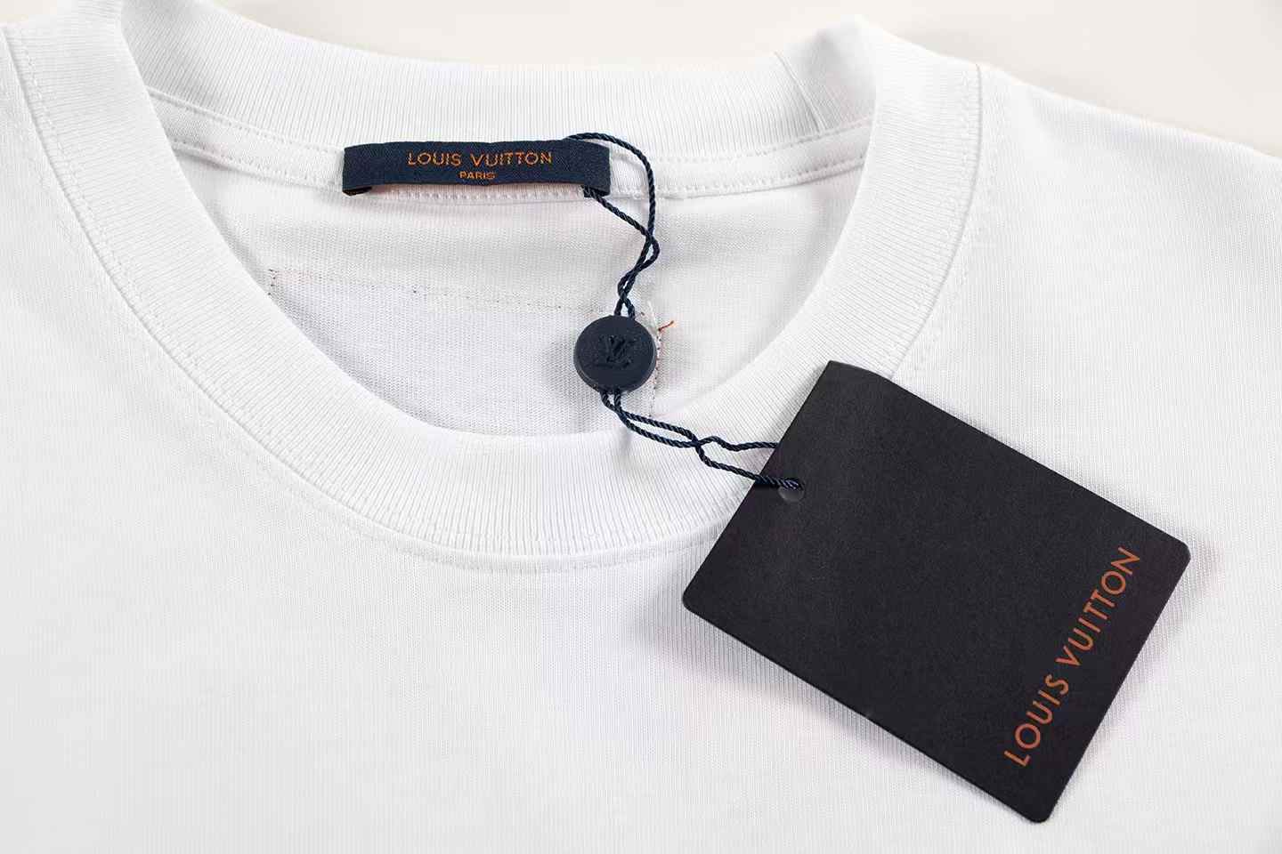 Artistic print t-shirt Artistic print t-shirt