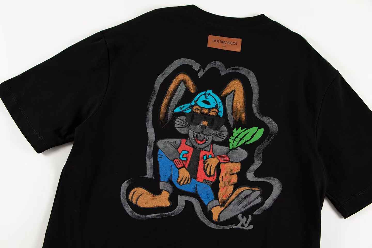 Artistic print t-shirt Artistic print t-shirt