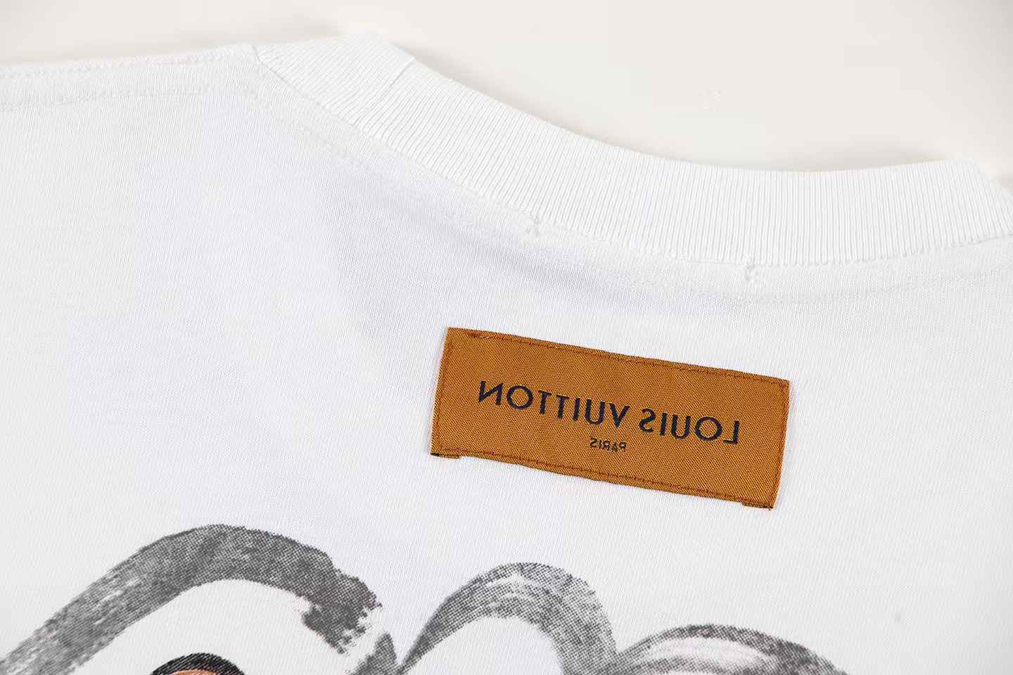 Artistic print t-shirt Artistic print t-shirt